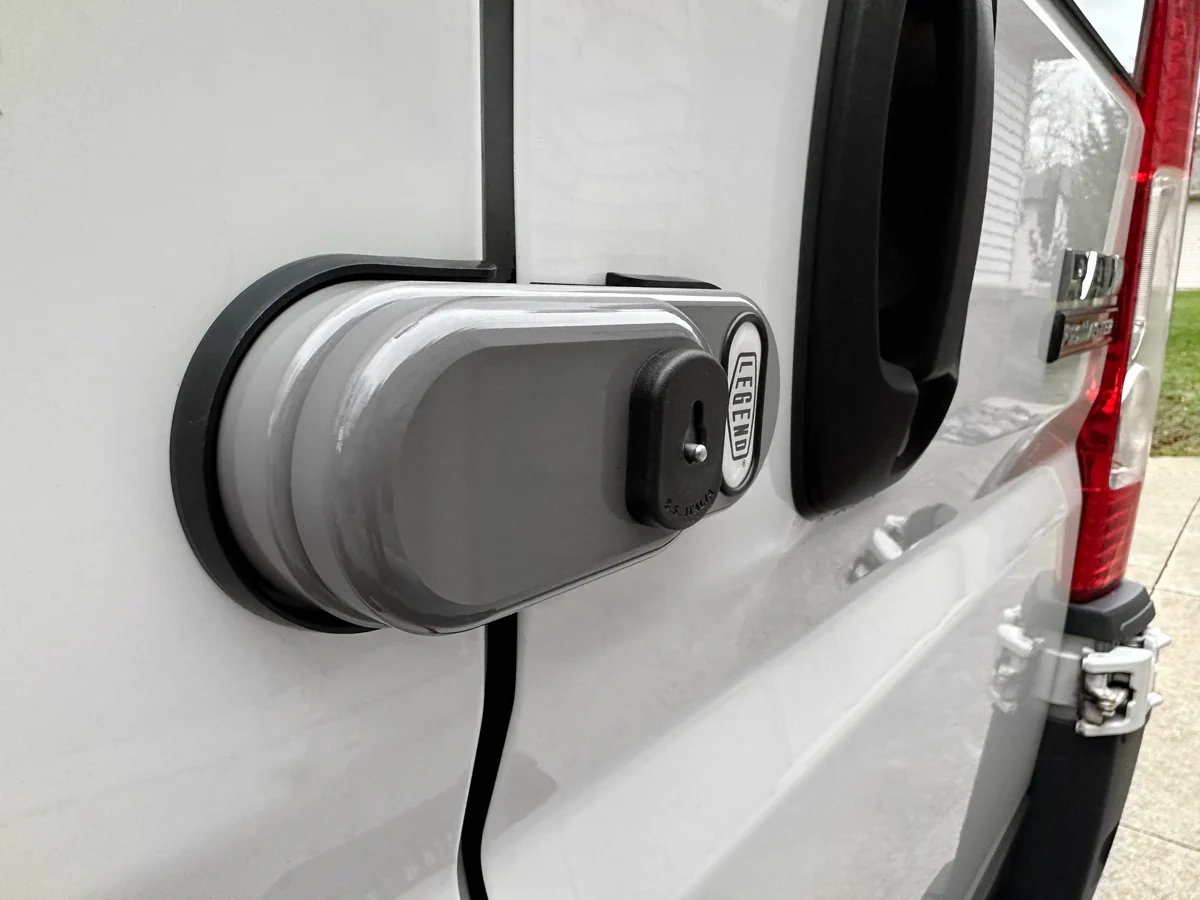 Come scegliere le chiusure di sicurezza per porte furgoni più adatte